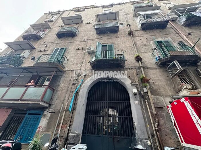 Appartamento trilocale in vendita in Via Santa Maria Antesaecula, Napoli