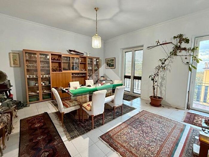 Appartamento con 9 locali in vendita in Via Ruben Rubbi, Montefiascone