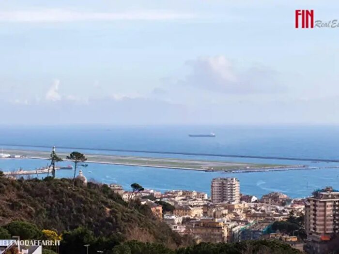 Appartamento trilocale in vendita in Via Emilio Salgari, Genova