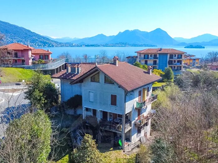 Casa con 8 locali in vendita in Via degli Scalpellini, Baveno