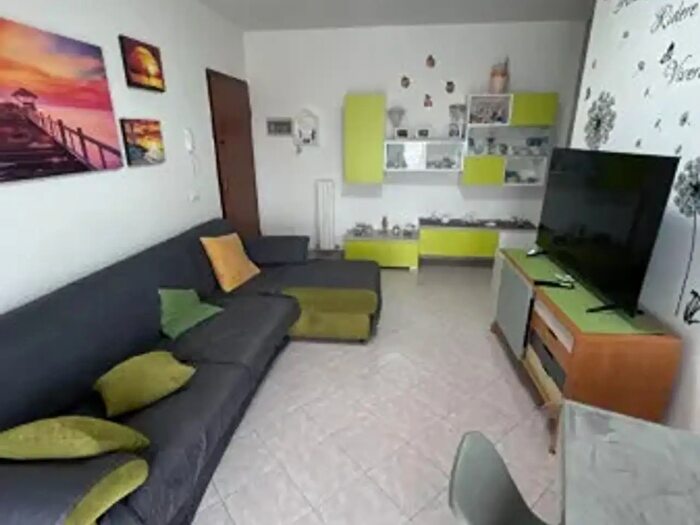 Appartamento trilocale in vendita in Via, Suzzara