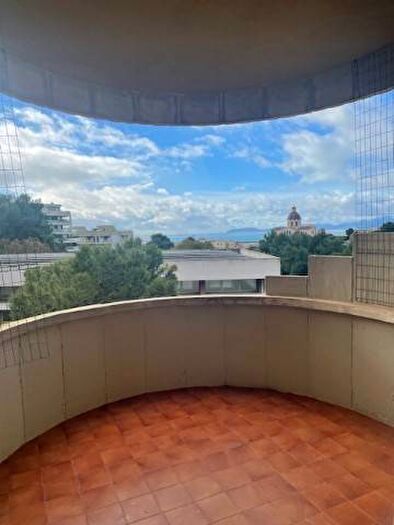 Appartamento con 6 locali in affitto in Via Stanislao Caboni, Bonaria, Cagliari