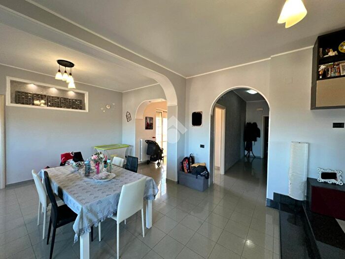 Appartamento quadrilocale in vendita in Via Republica Ceca, Crotone