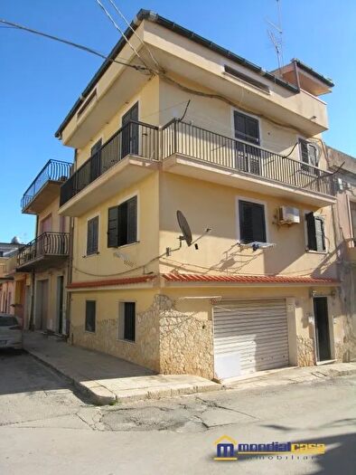 Casa con 6 locali in vendita in Pachino