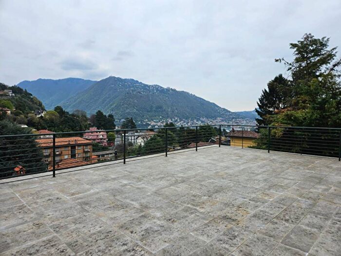 Appartamento quadrilocale in affitto in Via Achille Sacchi, Monte Olimpino, Como