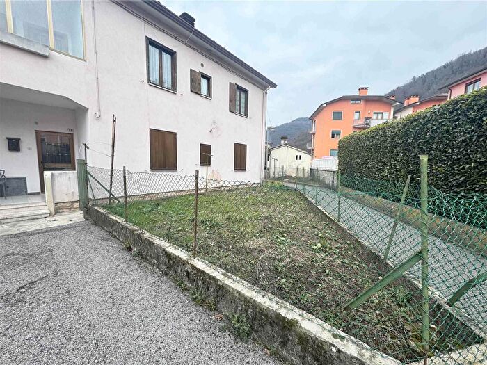 Appartamento con 6 locali in vendita in Via Baresei, Valdagno