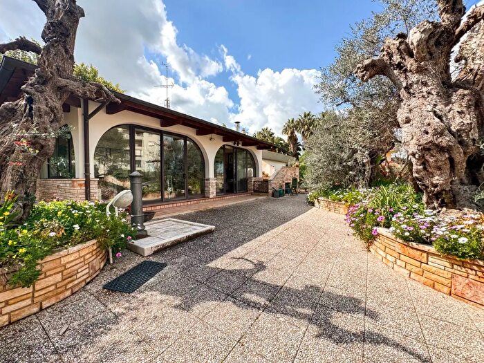 Casa con 7 locali in vendita in Via Calore, Lecce