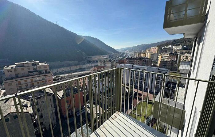 Appartamento con 6 locali in vendita in Via Molassana, Genova