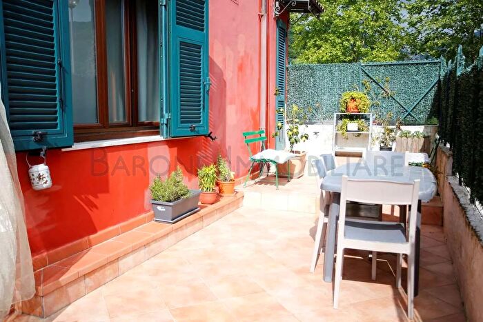 Appartamento trilocale in vendita in Viale Potrignano, Carrara