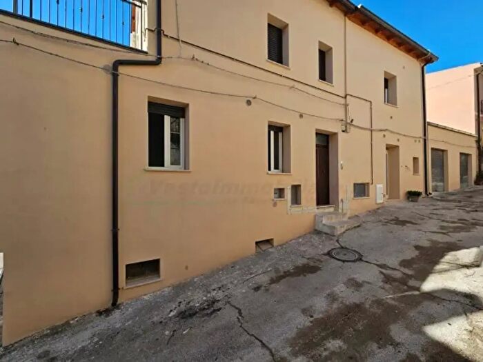 Appartamento quadrilocale in vendita in Via Giovanni Randaccio, Montecilfone
