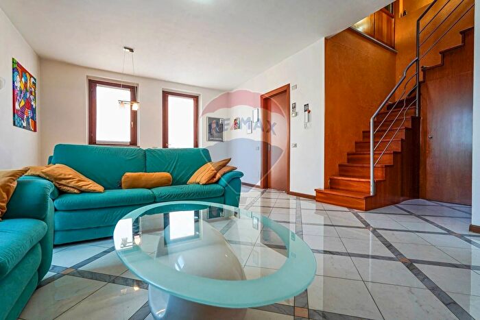 Appartamento trilocale in vendita in Via Papa Giovanni XXIII, Mozzo