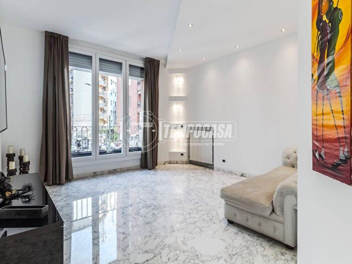 Appartamento trilocale in affitto in Via Alberto Caroncini, Lodi Brenta, Milano