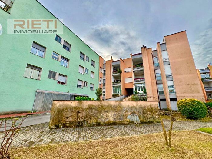 Appartamento quadrilocale in affitto in LARGO ISEO, Rieti