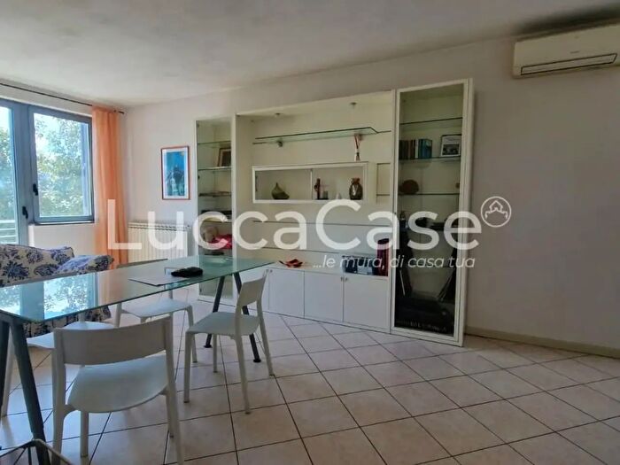 Appartamento quadrilocale in vendita in Le Castruccio Castracani, Lucca