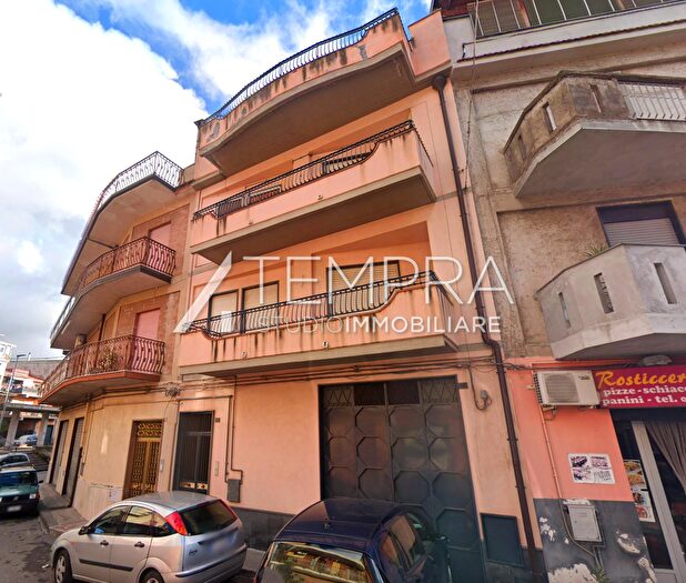 Appartamento con 5 locali in vendita in Adrano