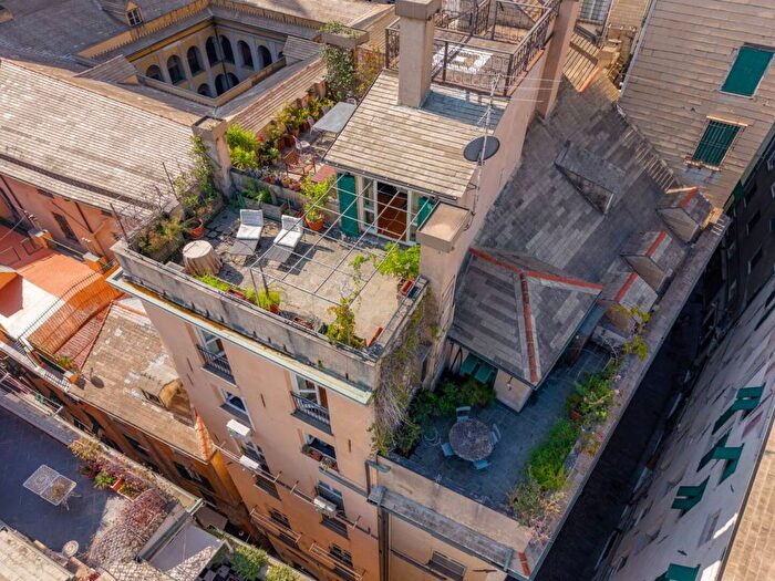Casa con 6 locali in affitto in Via di Scurreria, Centro Città, Genova