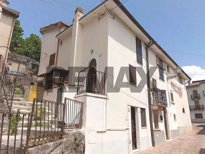 Casa trilocale in vendita in Via IV Novembre, Rivisondoli