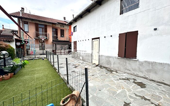 Casa con 6 locali in vendita in Via J F Kennedy, Cerrione