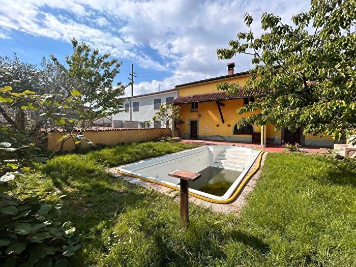 Casa quadrilocale in vendita in Via De Patti Salvirola, Salvirola