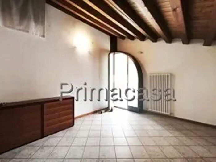 Appartamento quadrilocale in affitto in Via Aurelio De Pol, Noale