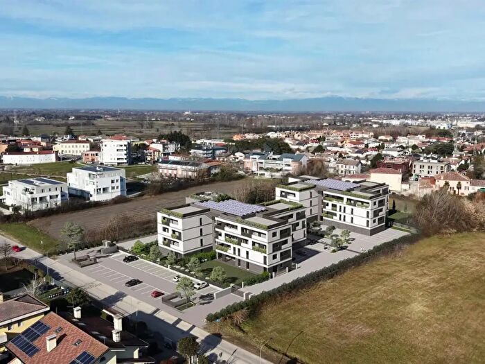 Appartamento con 6 locali in vendita in Via della Costituzione, Vigonza