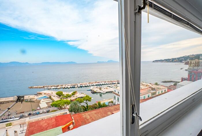 Appartamento trilocale in affitto in Via Orazio, Napoli