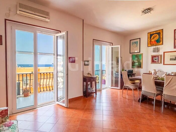 Appartamento trilocale in vendita in Via Alaimo da Lentini, Siracusa