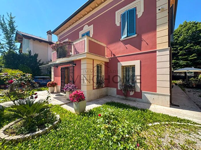 Casa con 8 locali in vendita in Viale Gaetano Donizzetti, Rimini