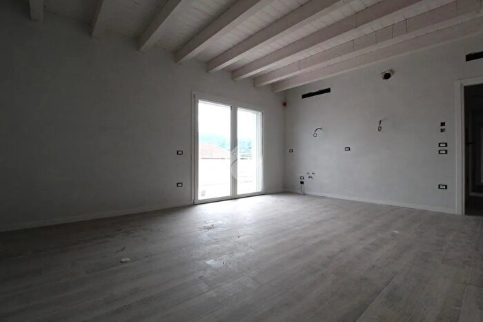 Appartamento trilocale in affitto in Via a Fusinato, Arzignano