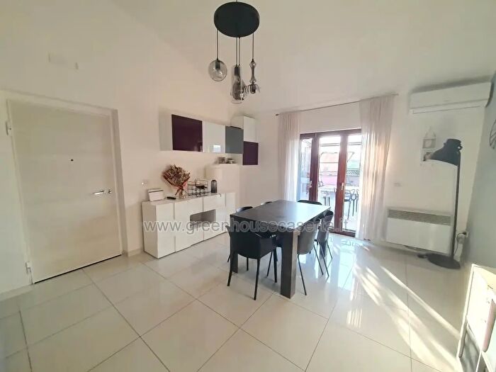 Appartamento trilocale in vendita in Via Tedeschi, Caserta