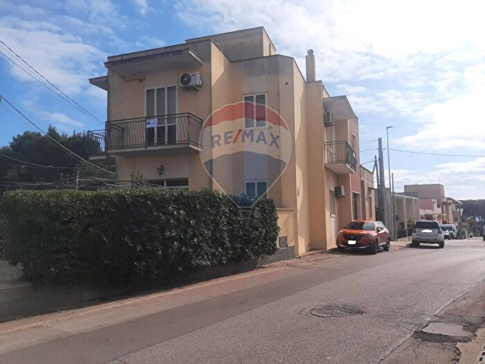 Casa con 6 locali in vendita in Corso Cesare Vergine, Tuglie