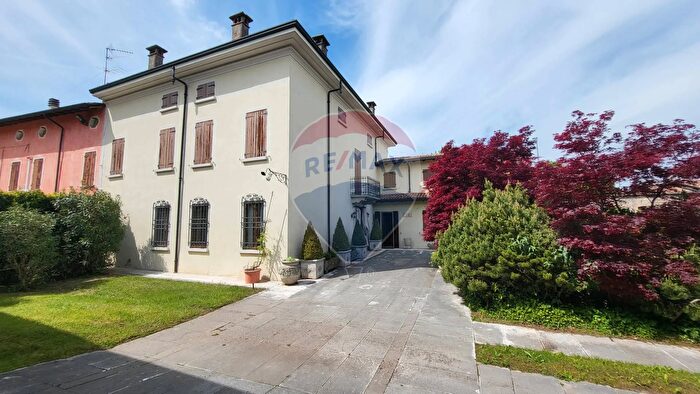 Casa con 8 locali in vendita in San Martino, Volta Mantovana