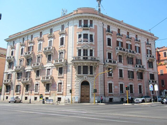 Appartamento con 6 locali in affitto in Viale Regina Margherita, Policlinico, Roma