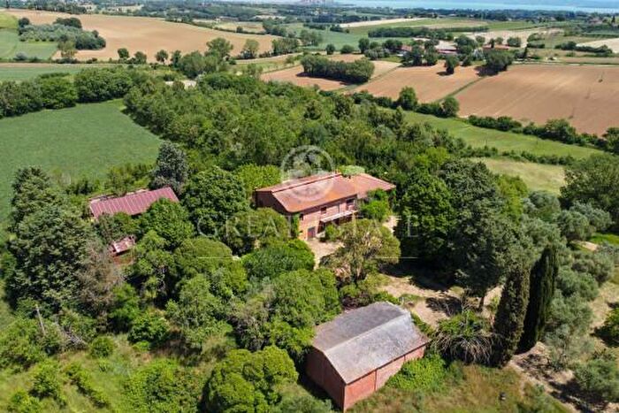 Casa con 6 locali in vendita in Località Lopi di Sopra, Castiglione Del Lago