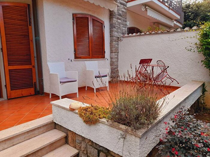 Casa con 5 locali in affitto in Via dei Fichi, Pietrasanta