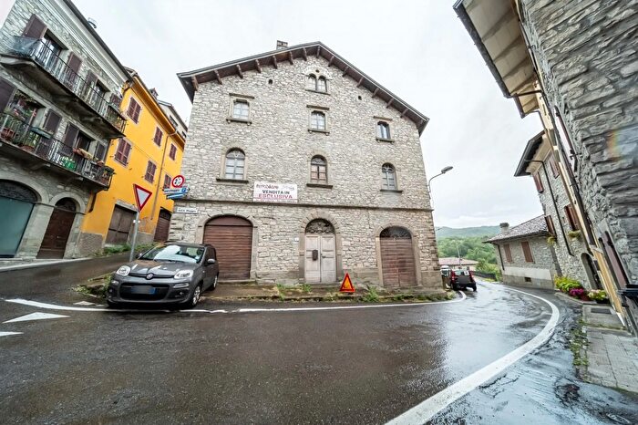 Appartamento bilocale in vendita in Via Maggio, Corniglio