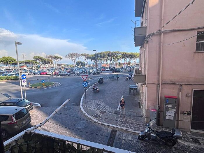 Appartamento trilocale in affitto in Largo Domenico Paone, Centro, Formia