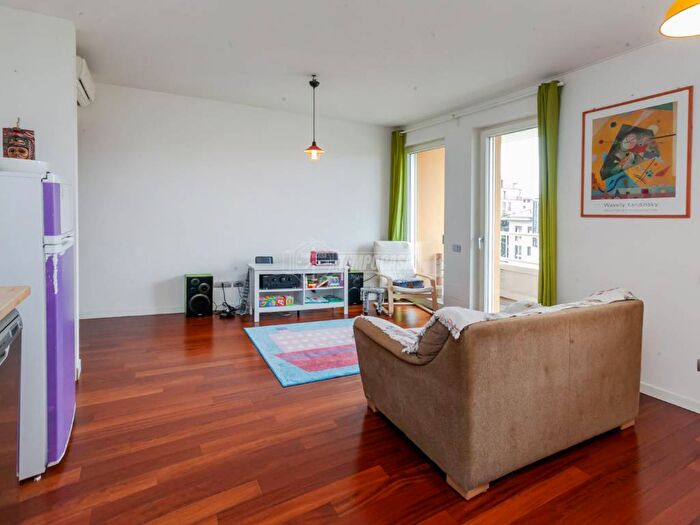 Appartamento trilocale in affitto in Via Toce, Farini, Milano