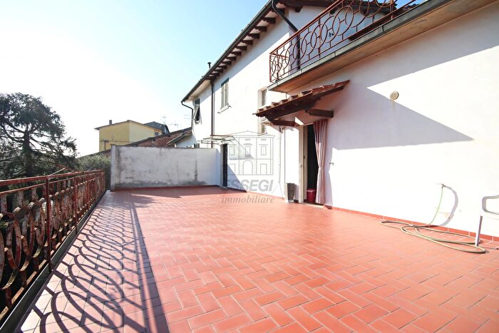 Casa con 12 locali in vendita in Via Pisana, Lucca