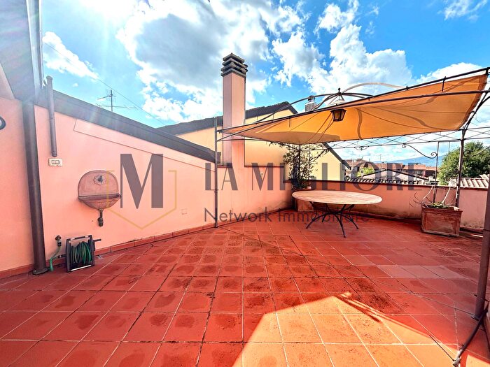 Appartamento con 5 locali in vendita in Prato