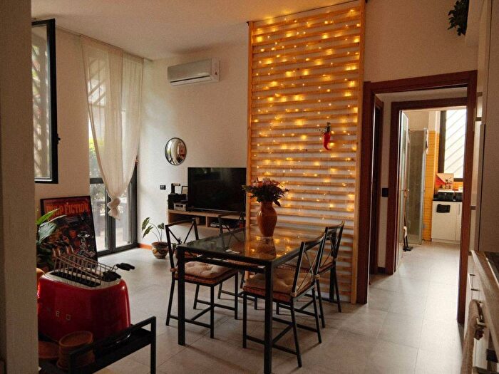 Appartamento bilocale in affitto in Via Antonio Carnevali, Dergano, Milano
