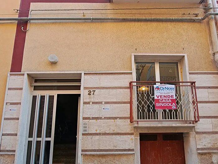 Casa con 8 locali in vendita in Via Pier delle Vigne, Andria