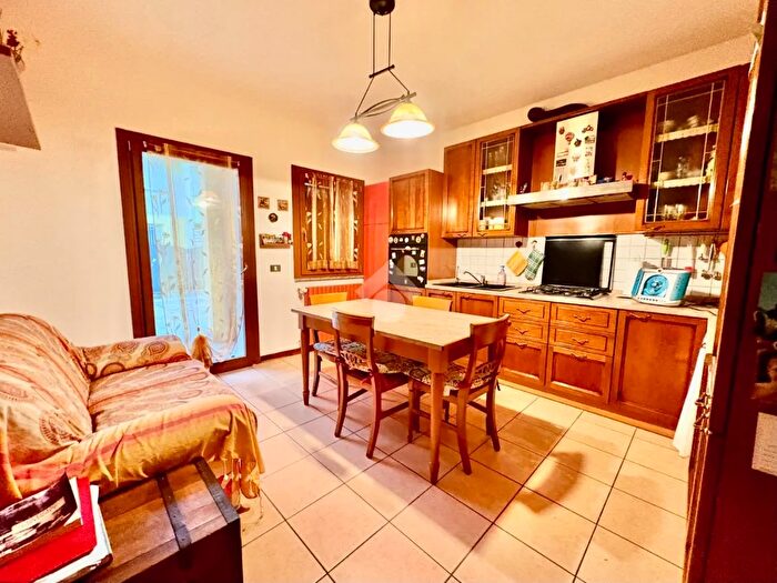 Appartamento quadrilocale in vendita in Via Coclino, Calcinate