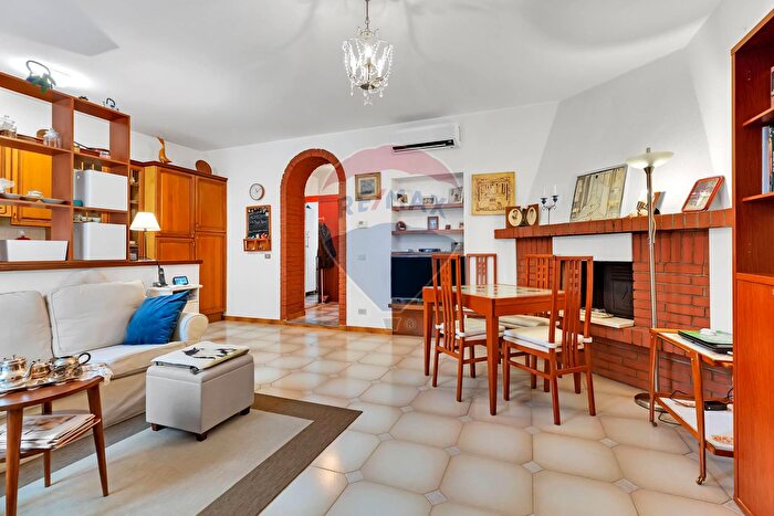 Casa con 5 locali in vendita in Via l Cadorna, Melegnano