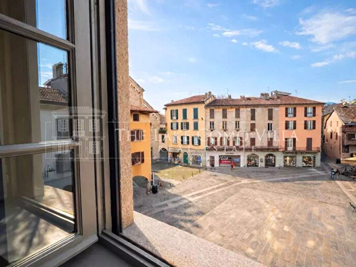 Appartamento quadrilocale in affitto in Piazza San Fedele, Centro Storico, Como