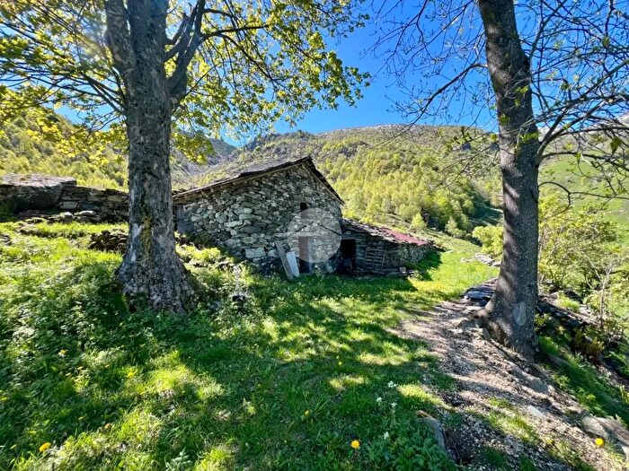Casa bilocale in vendita in Regione Vallorsera Loc Malacria, Lemie