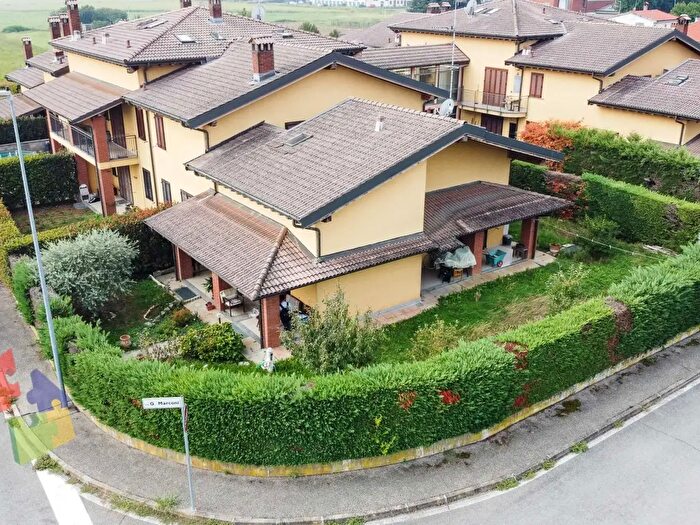 Casa quadrilocale in vendita in Via dei Mulini, Besate