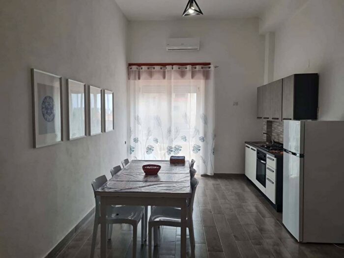 Appartamento trilocale in affitto in Via Brisi, Cirò Marina