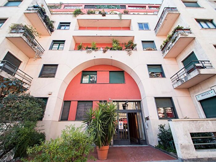 Appartamento trilocale in affitto in Via Soperga, Centrale, Milano