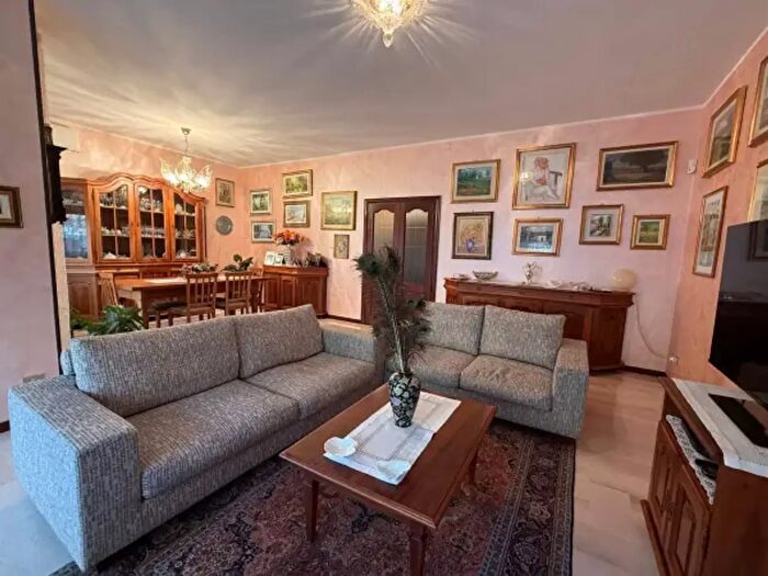 Appartamento con 6 locali in vendita in Via Roberto Moroni a, Sesto San Giovanni